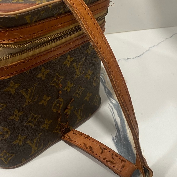 LOUIS VUITTON VINTAGE BEAUTY CASE IN MONOGRAM CANVAS - Picture 7 of 14